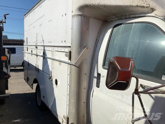 Chevrolet 3500 شاحنة مقفلة