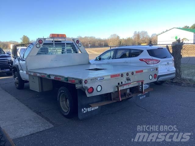 Chevrolet 3500 شاحنات مسطحة/مفصلية الجوانب