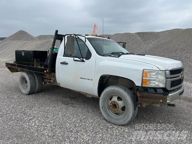 Chevrolet 3500 شاحنات مسطحة/مفصلية الجوانب