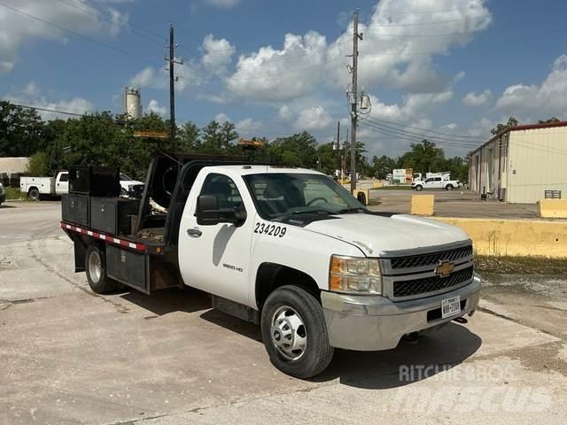 Chevrolet 3500 شاحنات مسطحة/مفصلية الجوانب