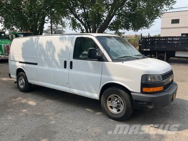 Chevrolet 3500 شاحنة مقفلة