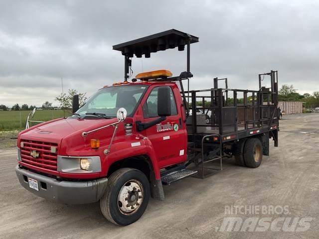 Chevrolet 5500 شاحنات مسطحة/مفصلية الجوانب
