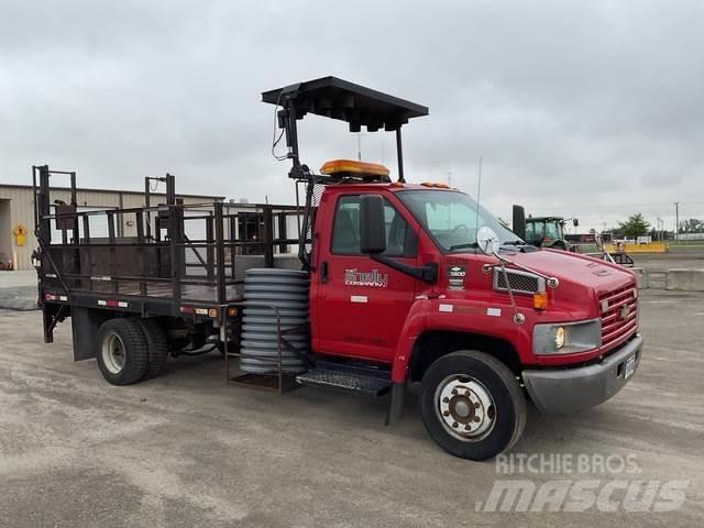 Chevrolet 5500 شاحنات مسطحة/مفصلية الجوانب