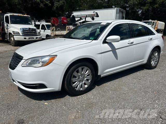 Chrysler 200 سيارات