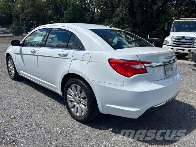Chrysler 200 سيارات