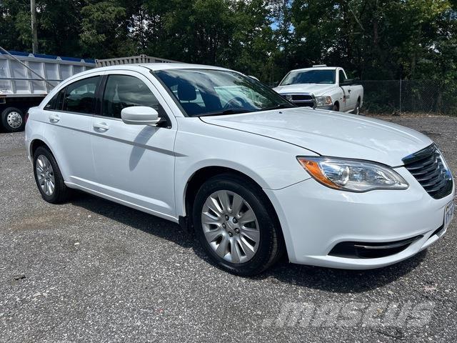 Chrysler 200 سيارات