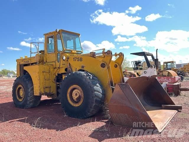Clark 175B-C لوادر بعجل