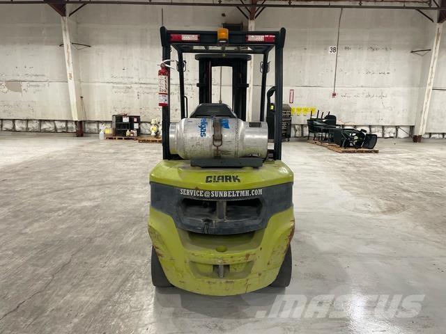 Clark S30L شاحنات ذات رافعات شوكية تعمل بالكهرباء