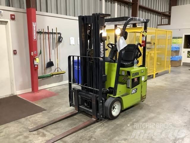 Clark TMX15S شاحنات ذات رافعات شوكية تعمل بالكهرباء