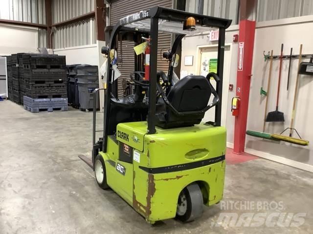 Clark TMX15S شاحنات ذات رافعات شوكية تعمل بالكهرباء