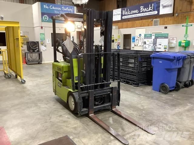 Clark TMX15S شاحنات ذات رافعات شوكية تعمل بالكهرباء