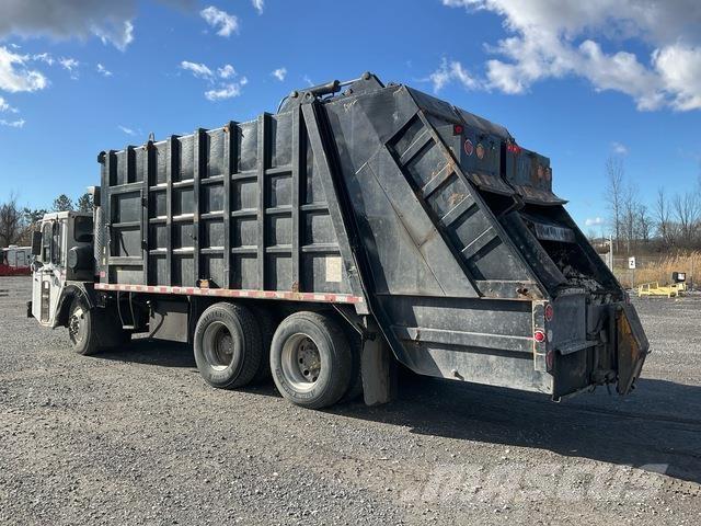  Crane Carrier شاحنات المخلفات