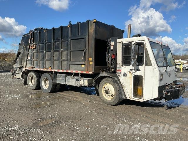  Crane Carrier شاحنات المخلفات