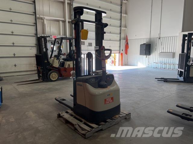 Crown ES 4000 شاحنات مناولة ذاتية الدفع