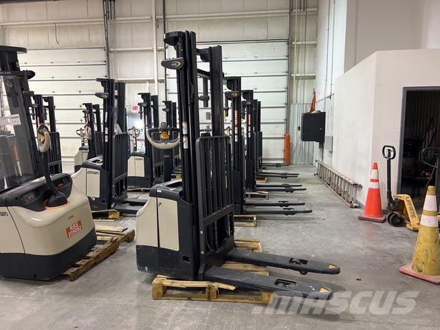 Crown ES 4000 شاحنات مناولة ذاتية الدفع