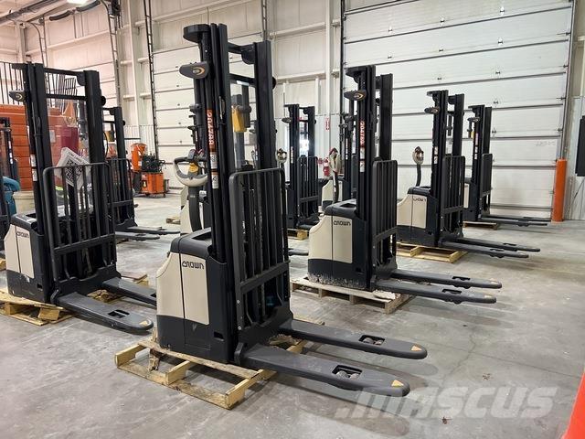 Crown ES 4000 شاحنات مناولة ذاتية الدفع