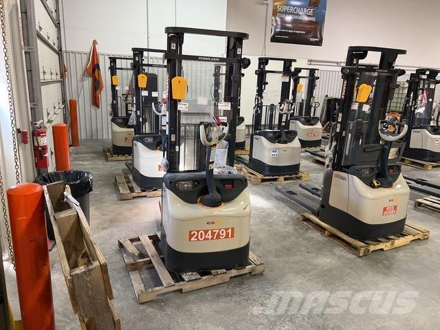 Crown ES 4000 شاحنات مناولة ذاتية الدفع