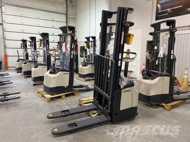 Crown ES 4000 شاحنات مناولة ذاتية الدفع