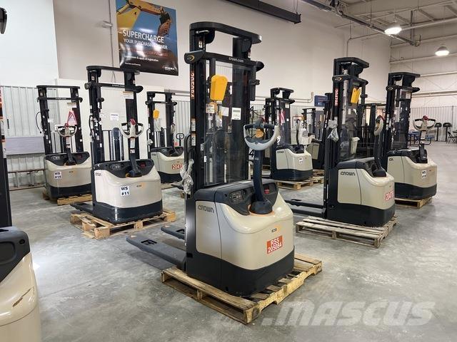 Crown ES 4000 شاحنات مناولة ذاتية الدفع