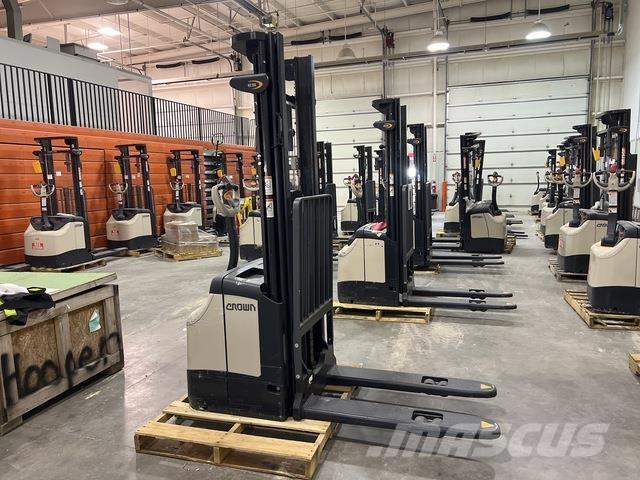 Crown ES 4000 شاحنات مناولة ذاتية الدفع