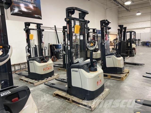 Crown ES 4000 شاحنات مناولة ذاتية الدفع