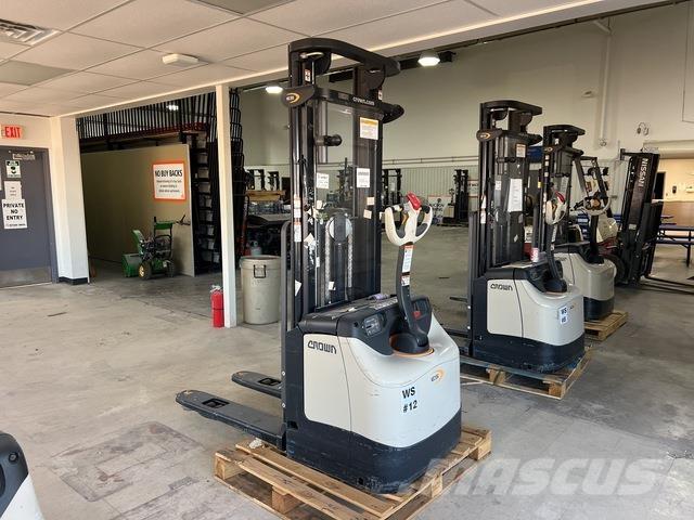 Crown ES 4000 شاحنات مناولة ذاتية الدفع