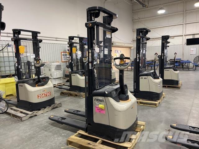 Crown ES 4000 شاحنات مناولة ذاتية الدفع