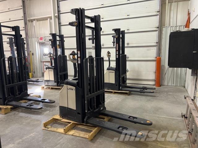 Crown ES 4000 شاحنات مناولة ذاتية الدفع