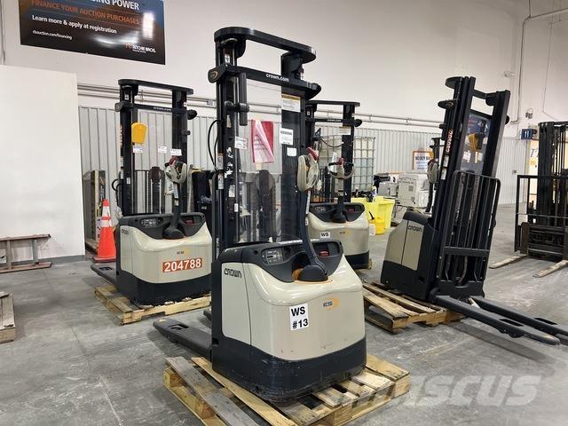 Crown ES 4000 شاحنات مناولة ذاتية الدفع