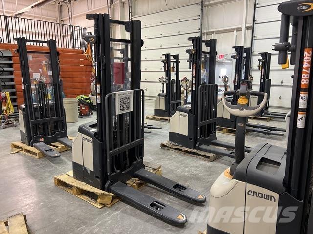 Crown ES 4000 شاحنات مناولة ذاتية الدفع