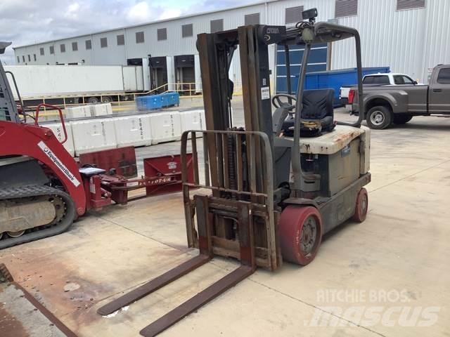 Crown FC4500 شاحنات ذات رافعات شوكية تعمل بالكهرباء