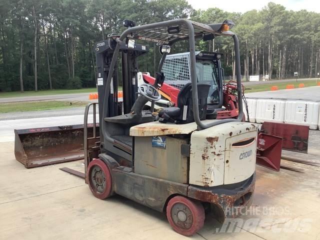 Crown FC4500 شاحنات ذات رافعات شوكية تعمل بالكهرباء