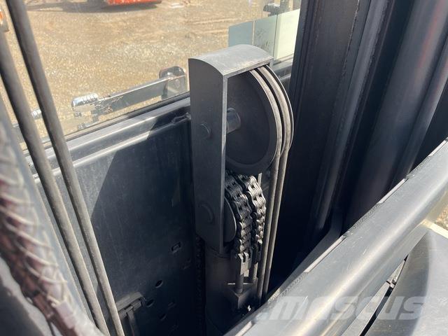 Crown SP3500 شاحنات ذات رافعات شوكية تعمل بالكهرباء