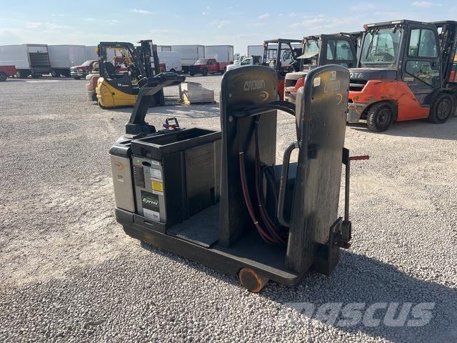 Crown TR4500 شاحنة قاطرة