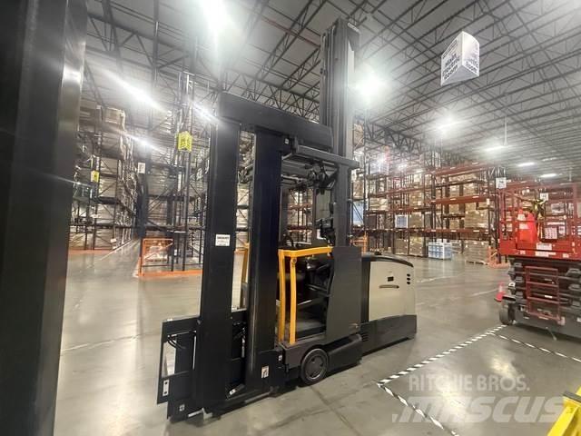 Crown TSP6500 شاحنات ذات رافعات شوكية تعمل بالكهرباء