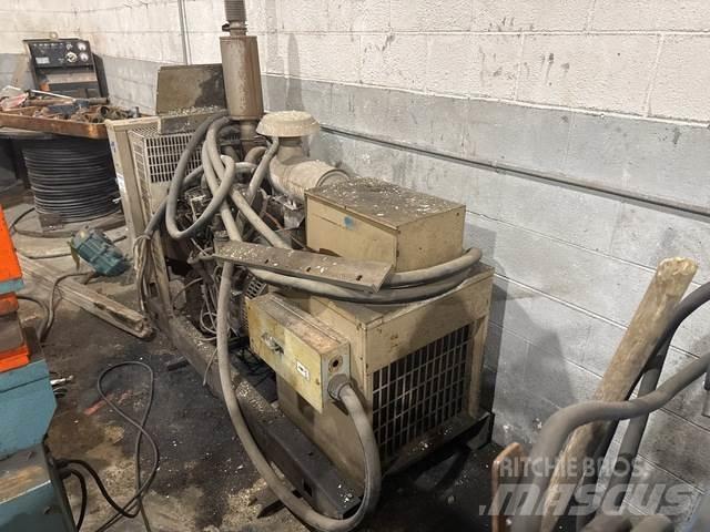 Cummins  مولدات ديزل