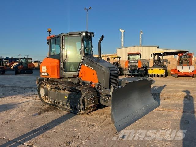 Develon DD100 بلدوزرات مجنزرة