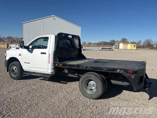 Dodge 2500 شاحنات مسطحة/مفصلية الجوانب