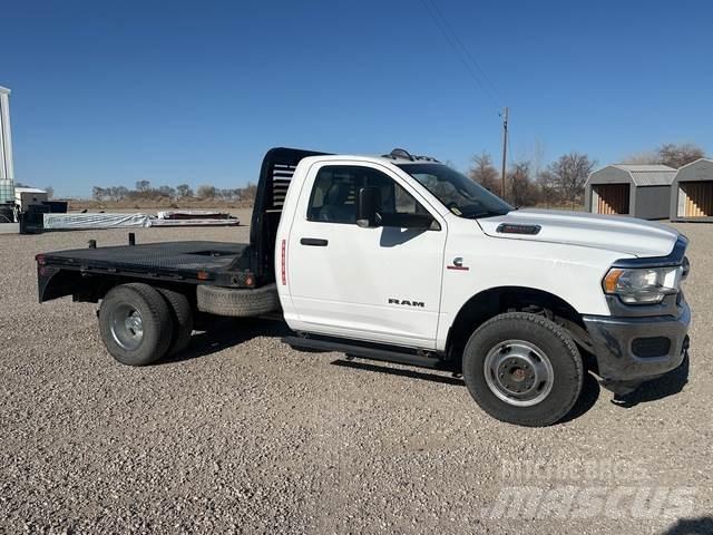 Dodge 2500 شاحنات مسطحة/مفصلية الجوانب