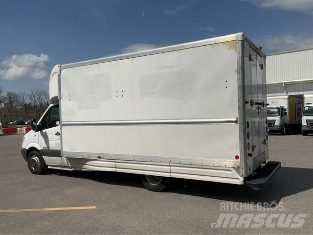 Dodge 3500 شاحنات ذات هيكل صندوقي