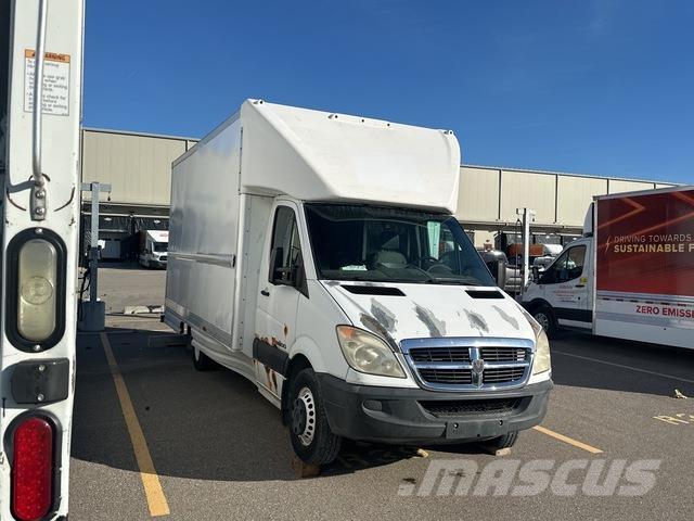 Dodge 3500 شاحنات ذات هيكل صندوقي