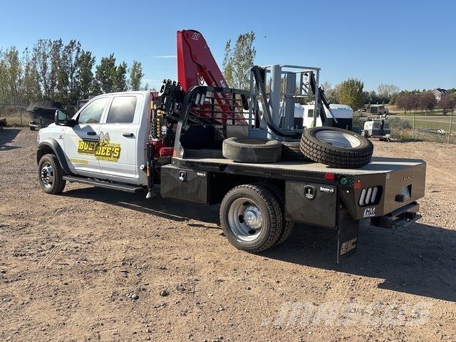 Dodge 5500 شاحنات الرافعات