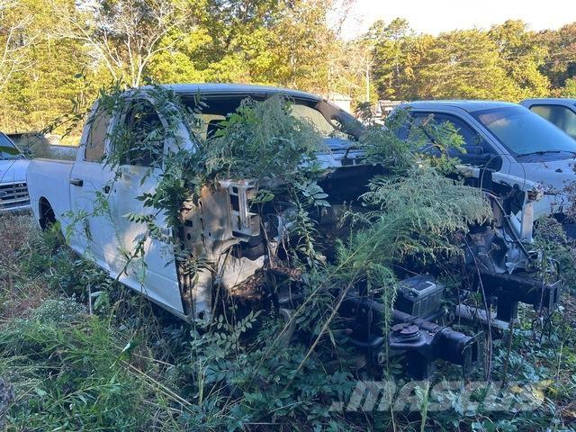 Dodge Ram 1500 شاحنات خفيفة/مفصلية الجوانب