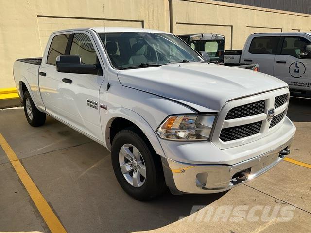 Dodge Ram 1500 شاحنات خفيفة/مفصلية الجوانب