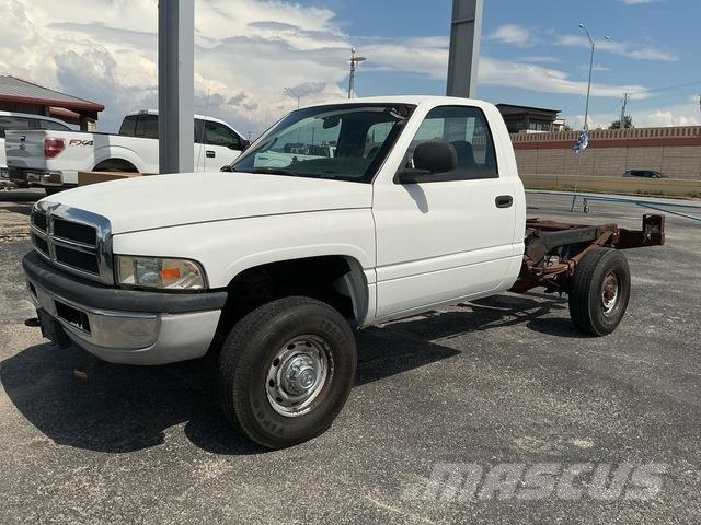 Dodge Ram 2500 كابينة والداخلية