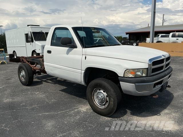 Dodge Ram 2500 كابينة والداخلية