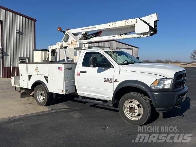 Dodge Ram 5500 المنصات الهوائية المثبتة على شاحنة