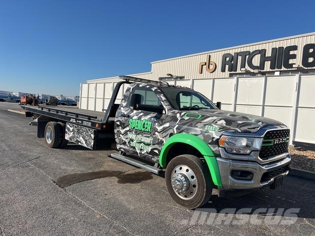 Dodge Ram 5500 شاحنات لوادر