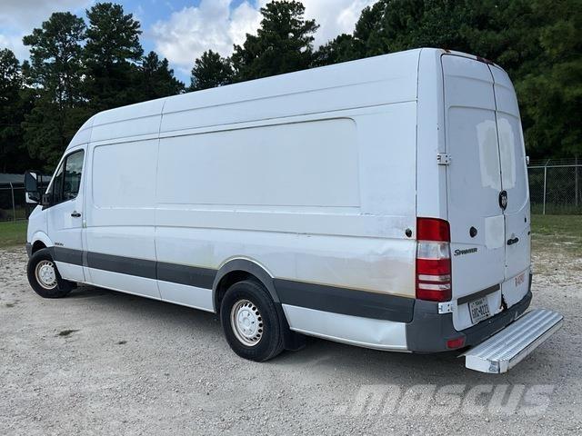 Dodge Sprinter شاحنة مقفلة