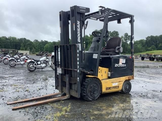 Doosan BC20S-5 شاحنات ذات رافعات شوكية تعمل بالكهرباء
